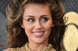 Demandan a Miley Cyrus por 'copiarle' canción a Bruno Mars