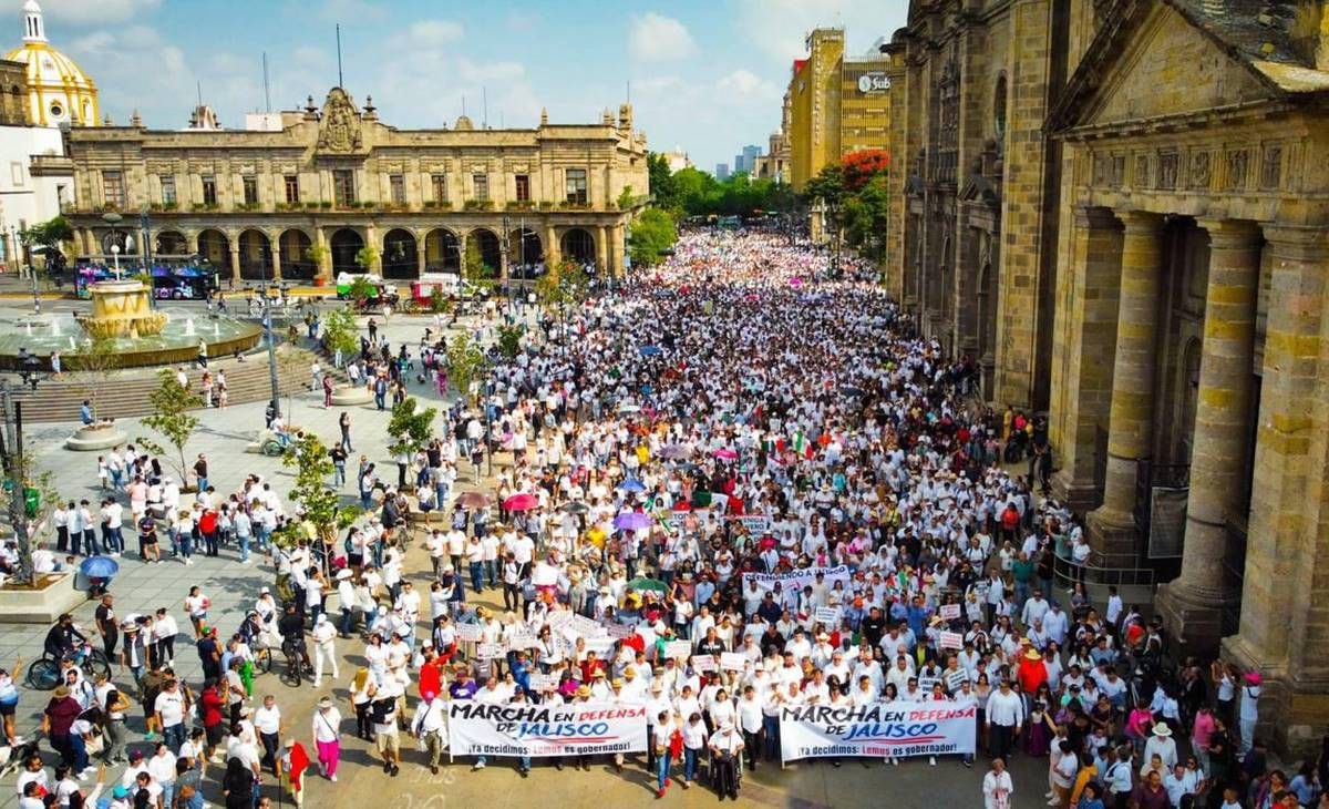 Alberto Guerra, captado junto a Madonna una vez más; aclara que es 