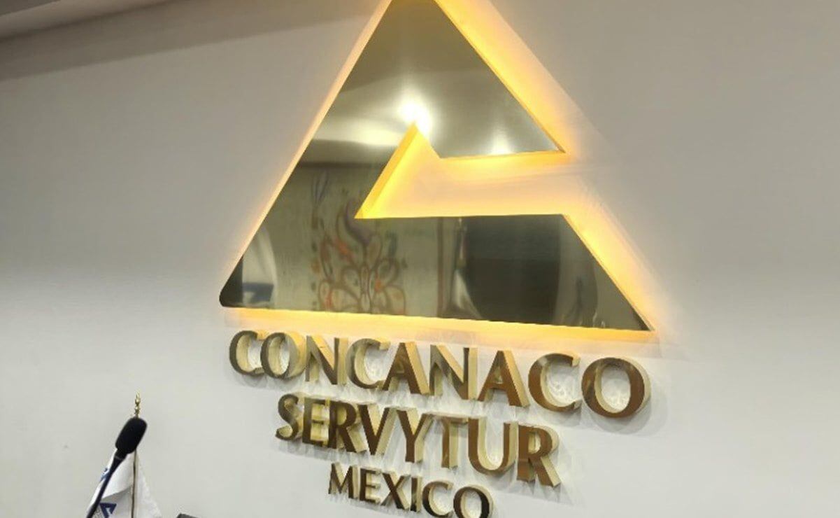 Policías de la SSC-CDMX rescataron a una joven que intentaba saltar desde un tercer piso en Álvaro Obregón