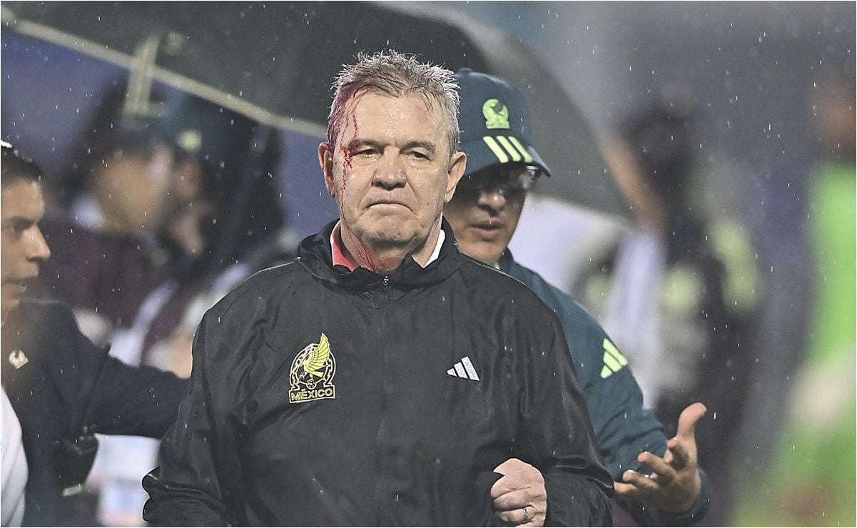 Javier Aguirre termina descalabrado por la afición de Honduras; previo a eso, recibió escupitajo  