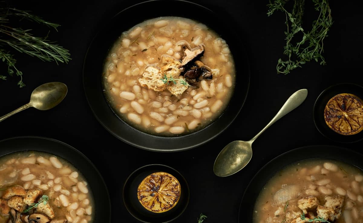 Cómo usar vinagre de manzana para combatir la caspa