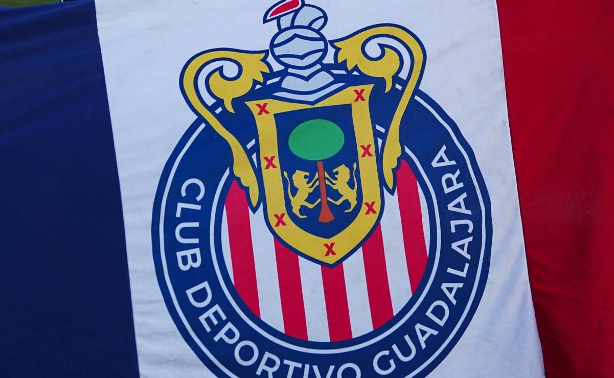 Chivas anuncia la baja del Víctor Guzmán; se lesionó en un entrenamiento durante la pretemporada