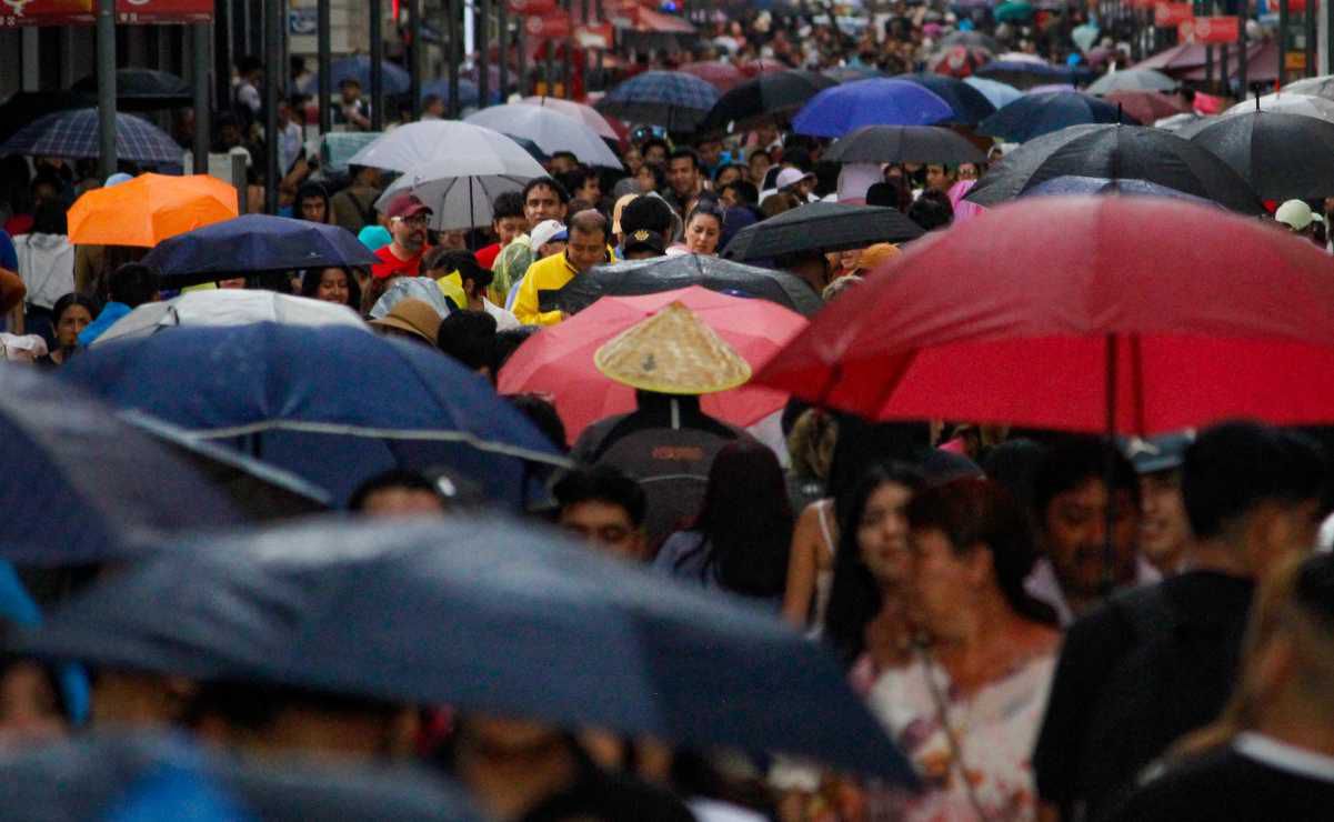 Gobierno capitalino recupera espacio público en Glorieta de Insurgentes; desalojan a comerciantes ambulantes