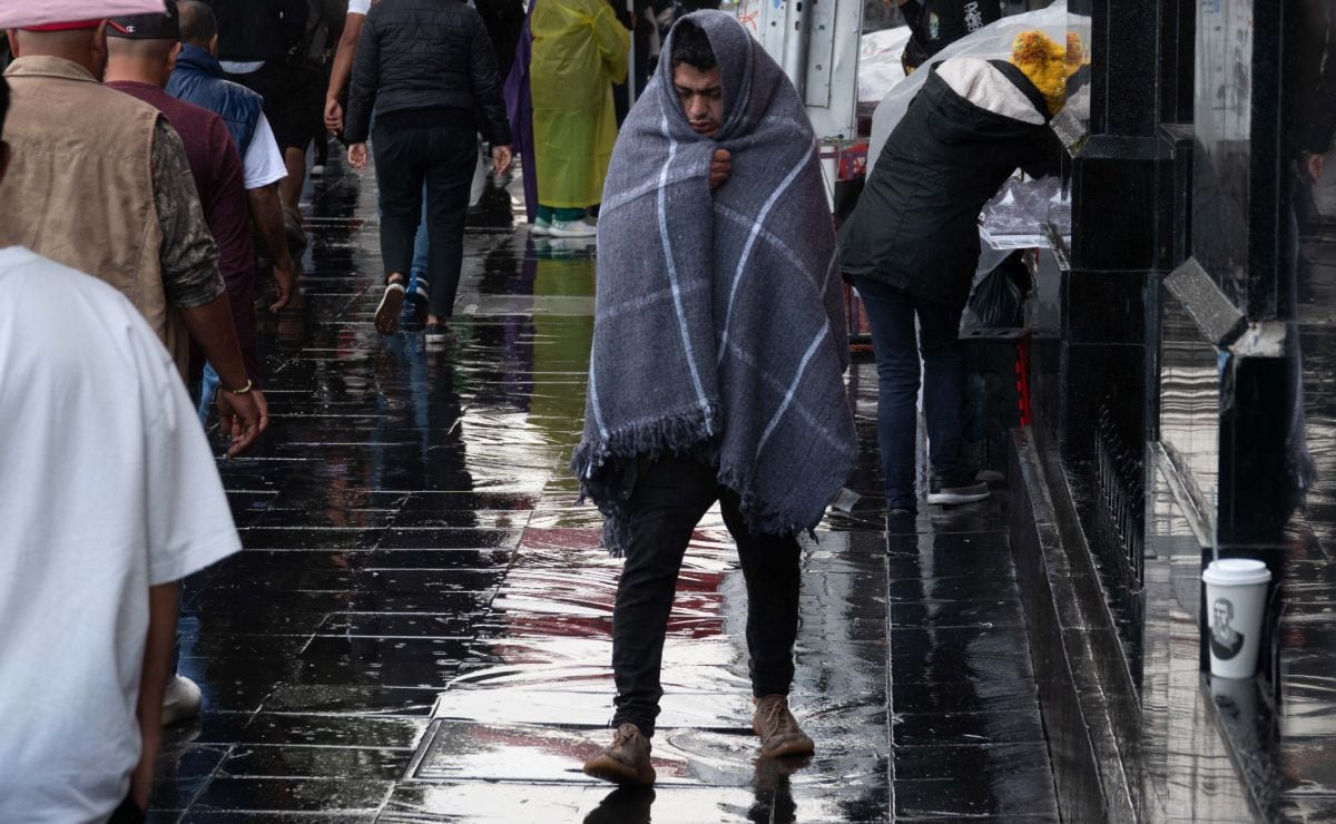 Llegó la Navidad a la CDMX; luces, esferas e inflables inundan las calles del Zócalo capitalino