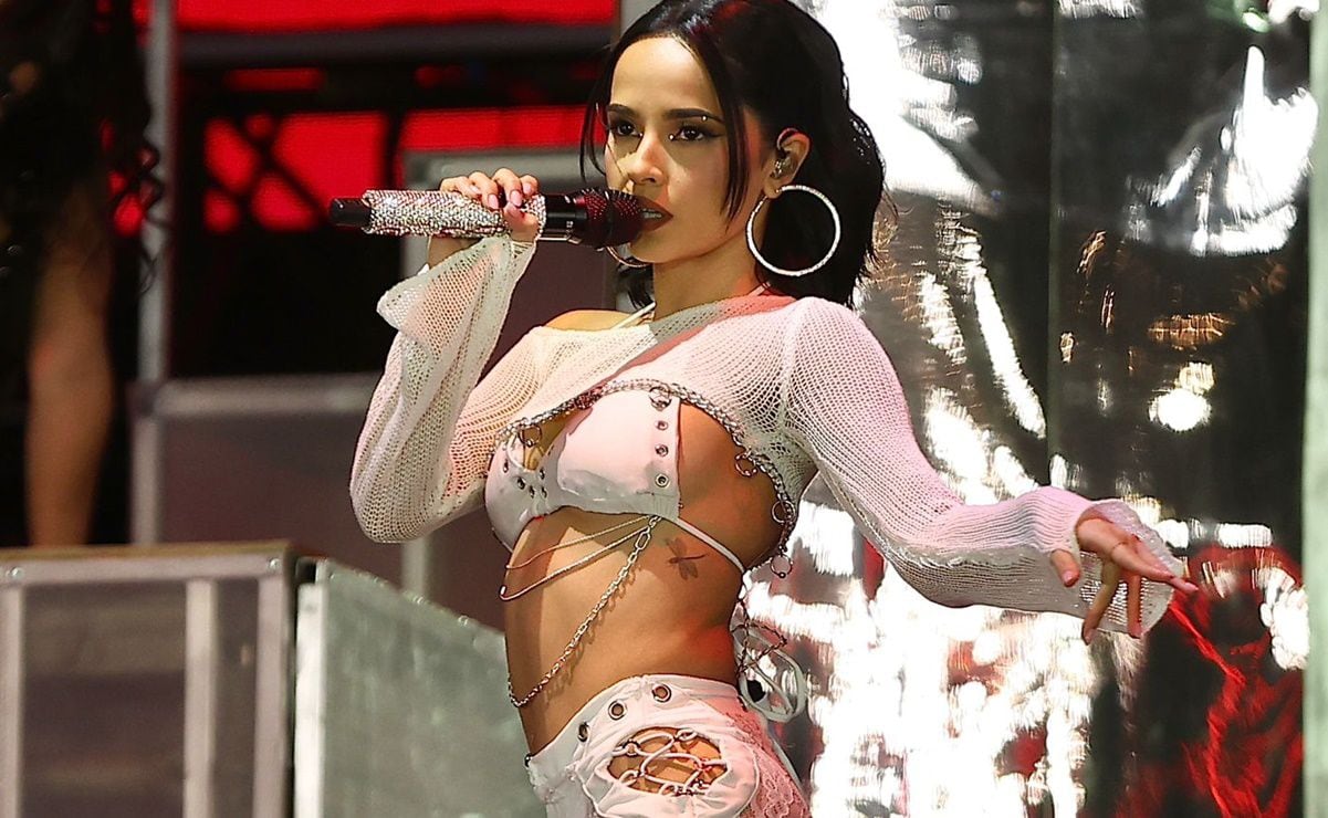 Becky G rinde homenaje a Selena Quintanilla durante su presentación en el Flow Fest