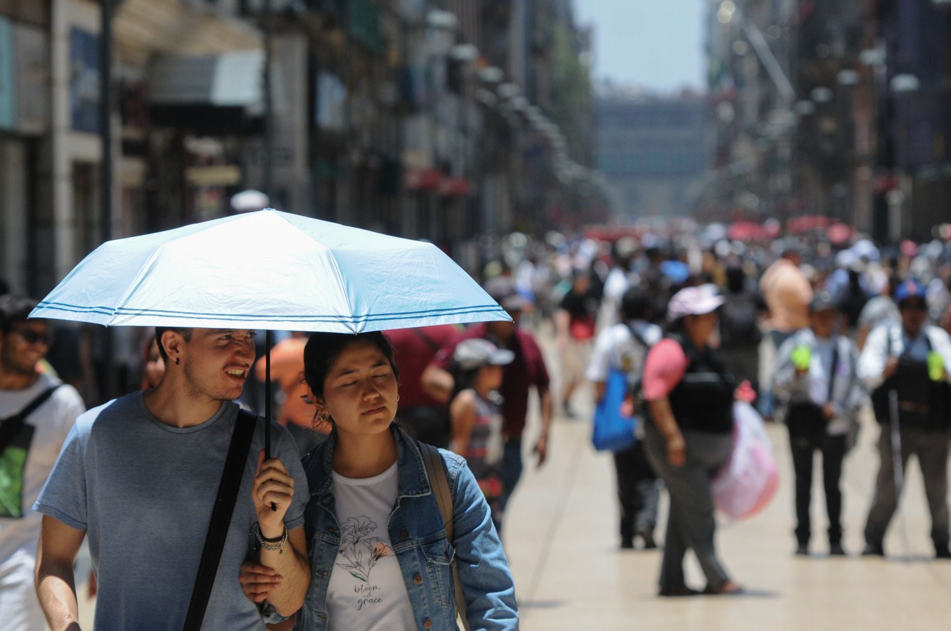 Bloqueos semiparalizan Bolivia y agravan la crisis económica