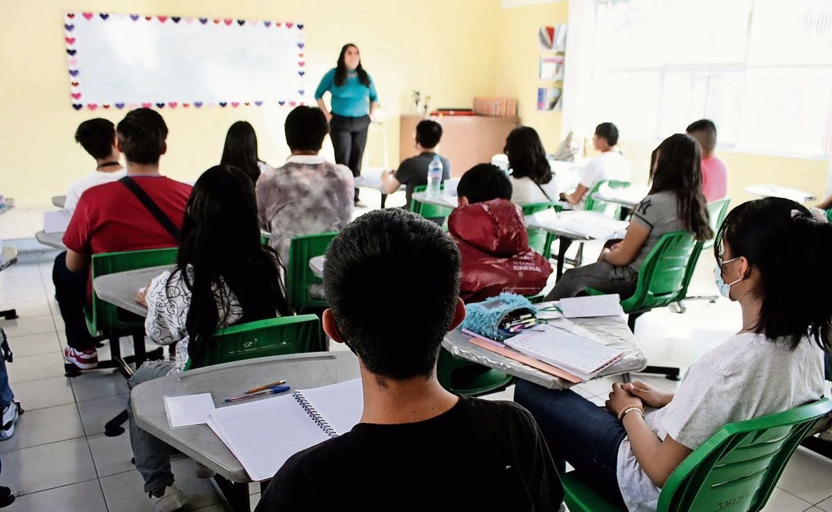 Estudiantes de Gastronomía de la UAS elaboran enorme aguachile para apoyar a músicos y meseros afectados por la violencia 