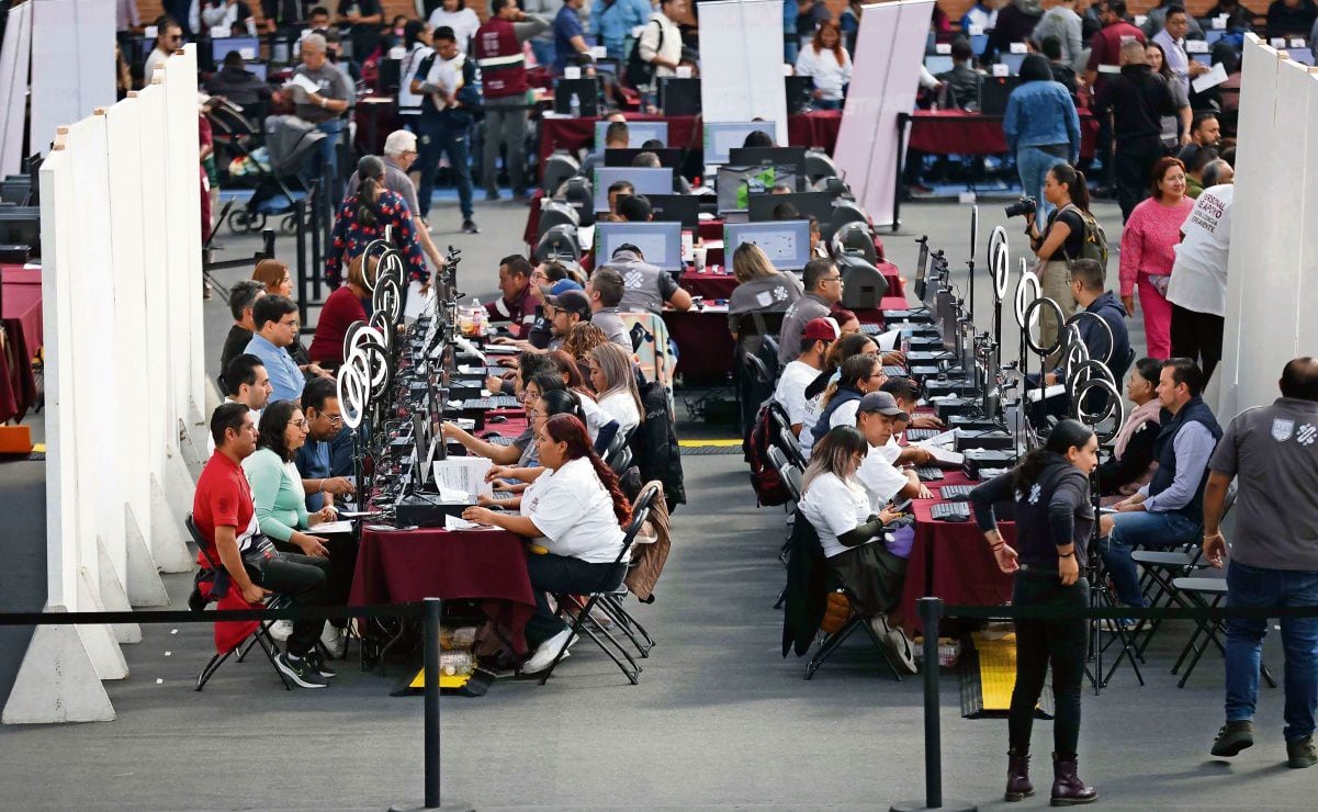 Estudiantes de Gastronomía de la UAS elaboran enorme aguachile para apoyar a músicos y meseros afectados por la violencia 