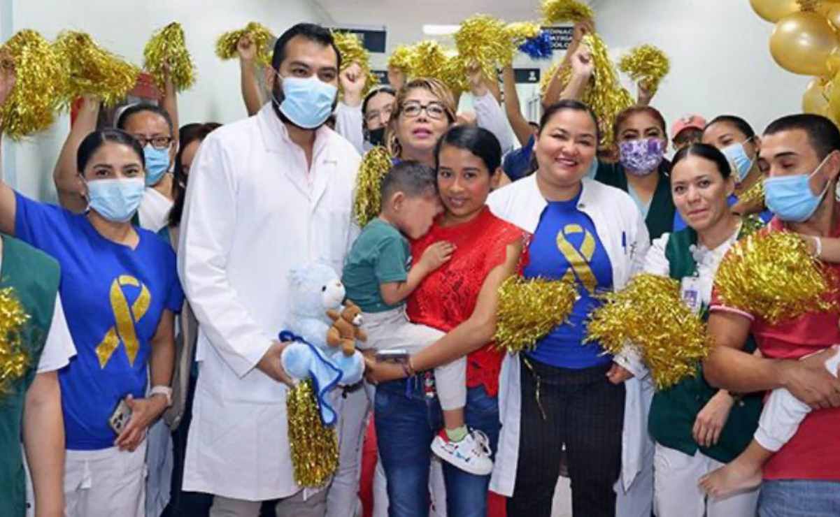 Abuelito tiktoker elabora decoraciones navideñas; tierno video se vuelve viral