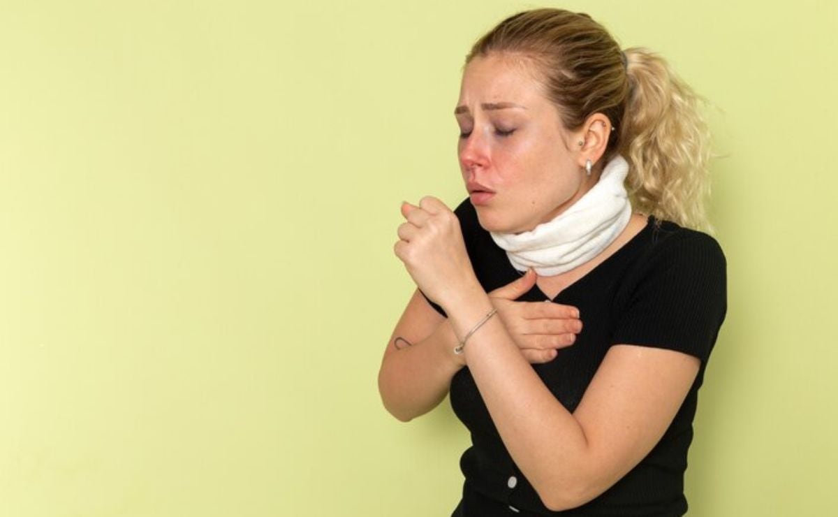 Cómo quitar las manchas del cuello de la camisa