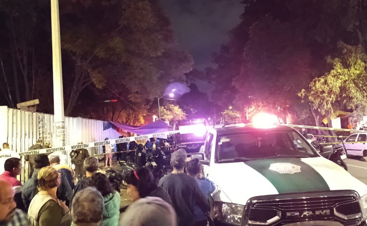 Gobierno capitalino recupera espacio público en Glorieta de Insurgentes; desalojan a comerciantes ambulantes