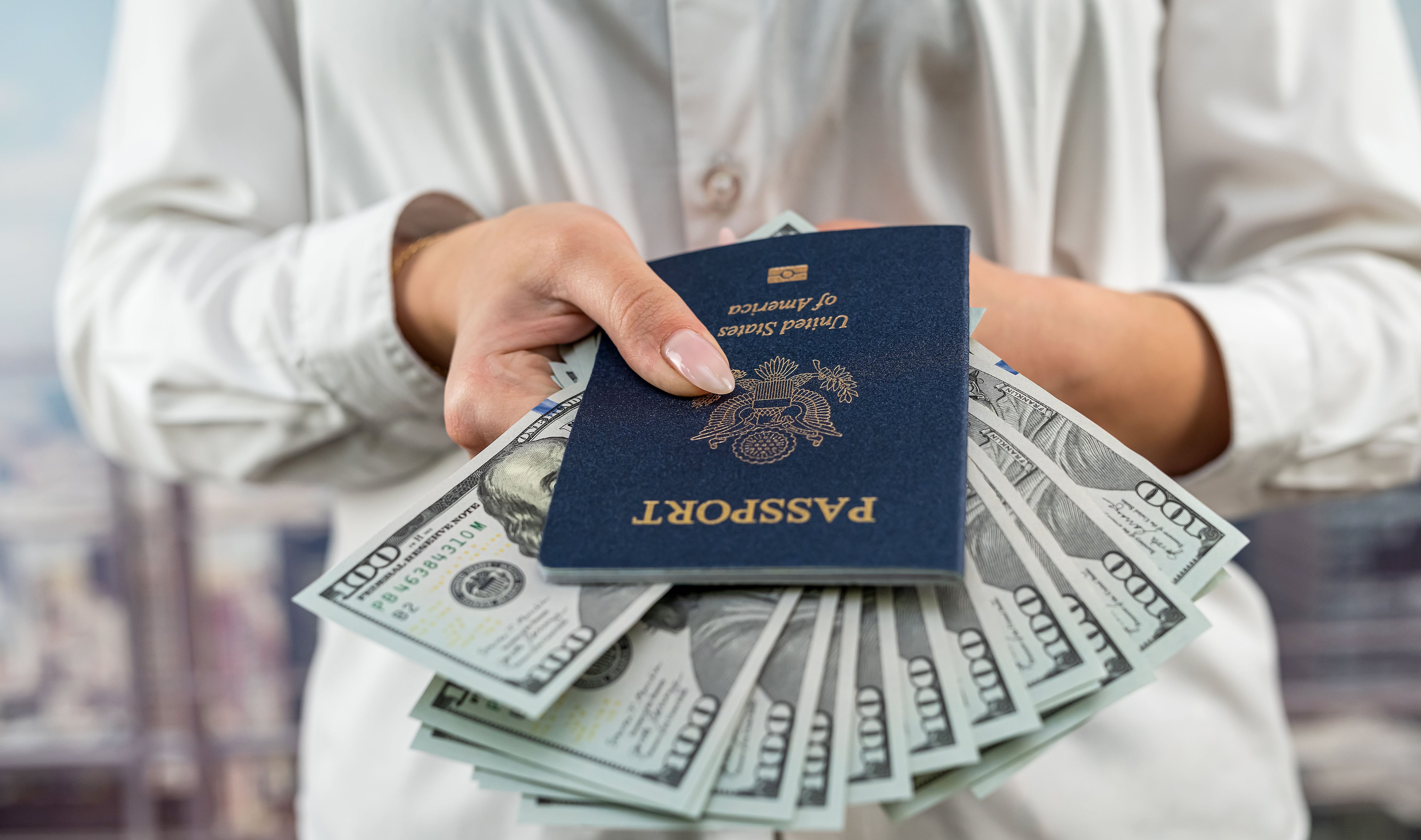 ¿Qué pasa si no declaras que viajas con más de $10,00 dólares a Estados Unidos?