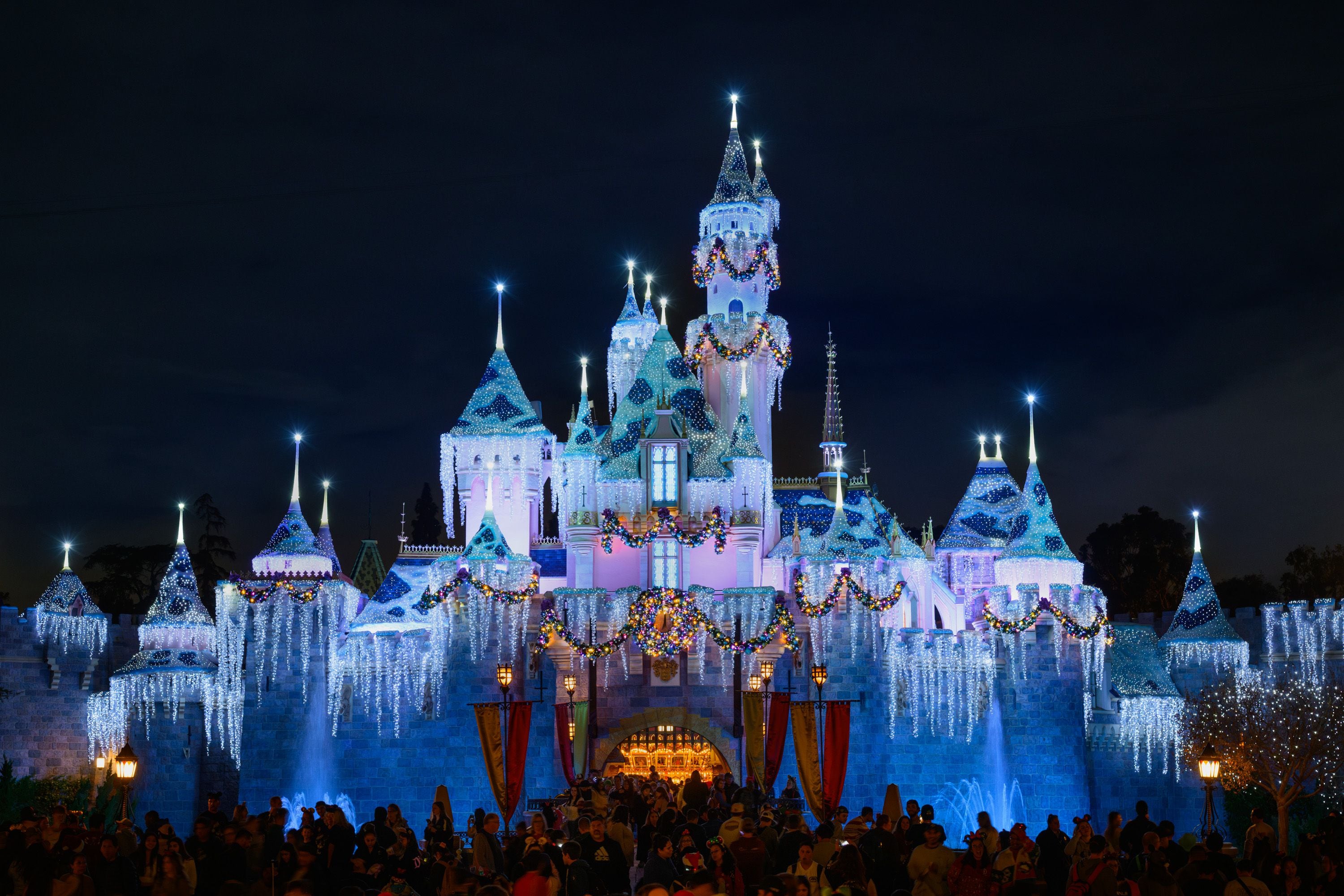 Disneyland California: Fechas, actividades y desfiles para celebrar la Navidad 2024