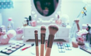 ¿Te gusta el maquillaje? Este curso gratis y con certificación es para ti