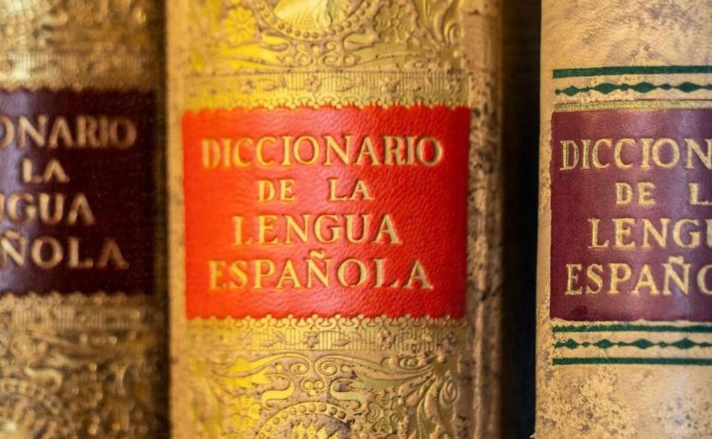 Conoce las 2 letras que la RAE desaparecerá del diccionario español