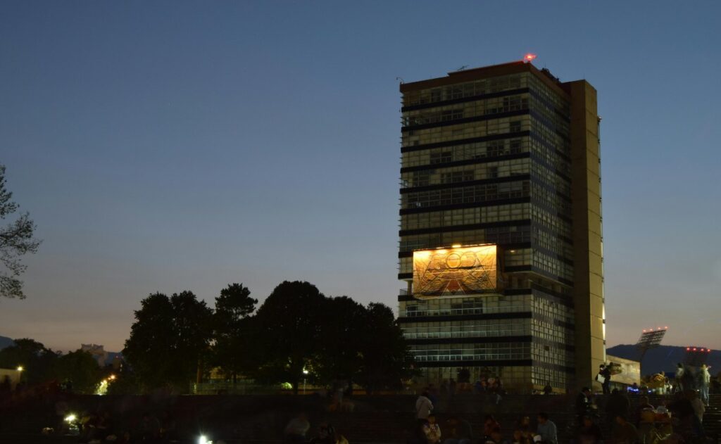 Cursos de idiomas gratis en la plataforma AVI de la UNAM