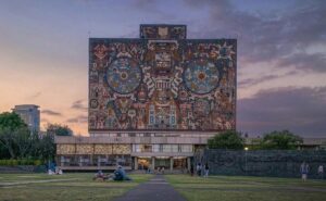 ¿Cuántas bibliotecas tiene la UNAM y qué servicios ofrecen? 