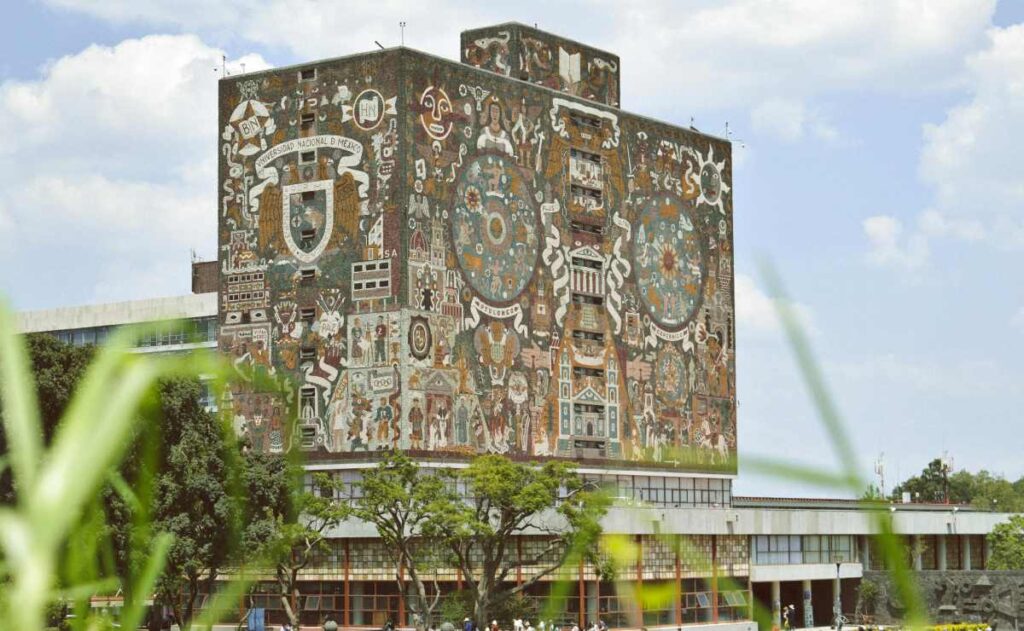 UNAM lanza convocatoria para estudiar a distancia y en sistema abierto