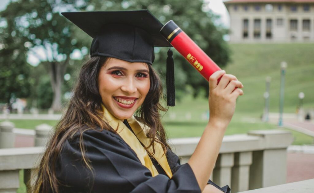 Conoce la diferencia entre una licenciatura y una maestría 