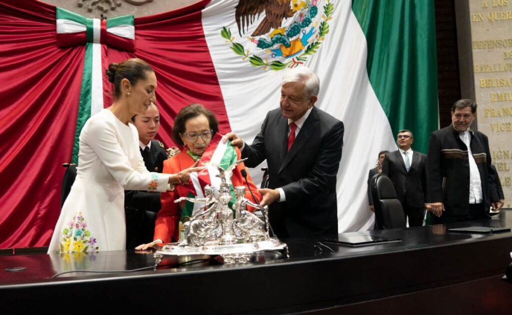 Fallece Ifigenia Martínez, la mujer que colocó la banda presidencial a Sheinbaum