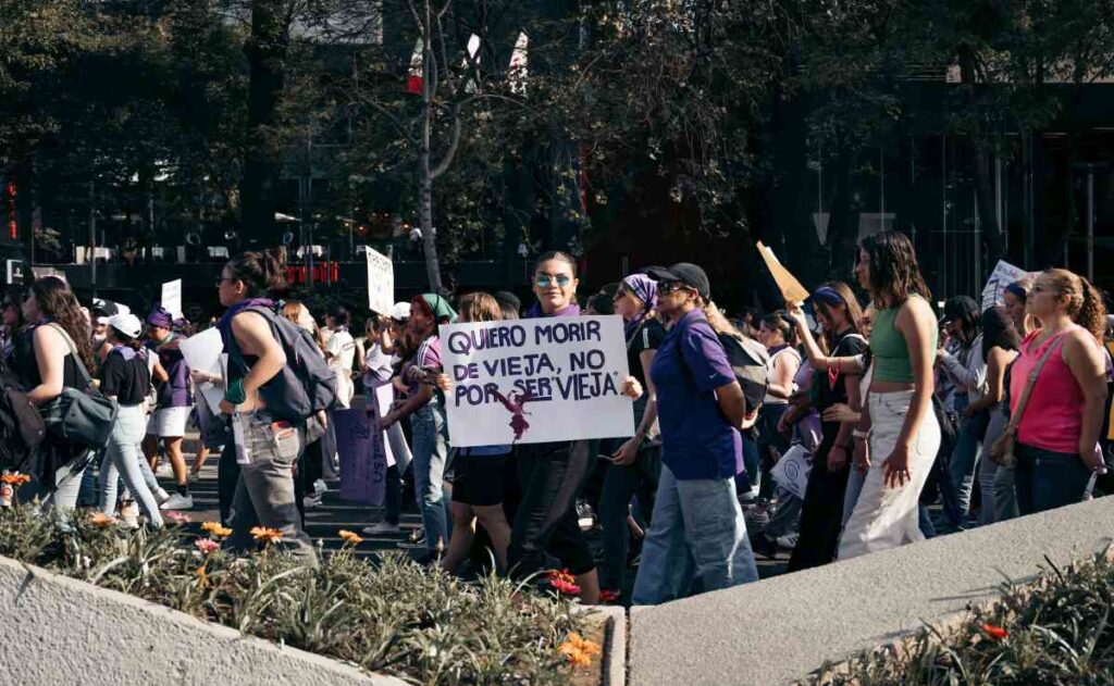 Contingentes universitarios para asistir a la marcha del 25N 