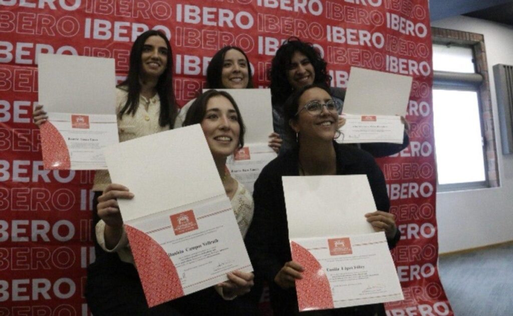 Estudiantes de la Ibero. 