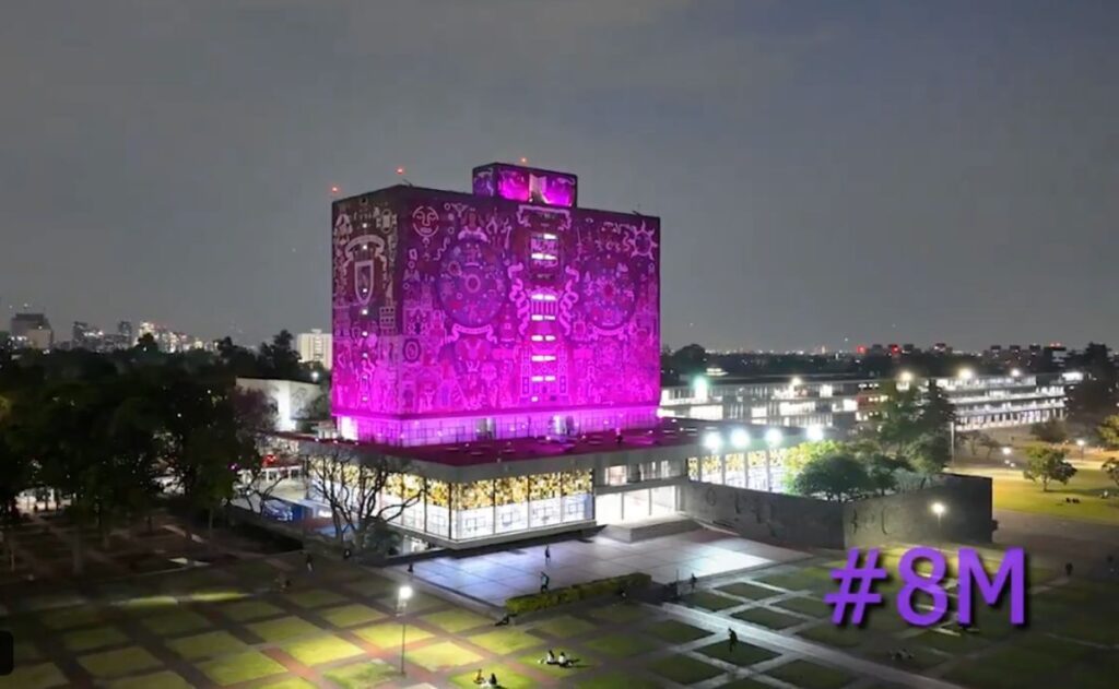 ¡No solo es un color, es un grito! UNAM se ilumina de morado por el 8M 